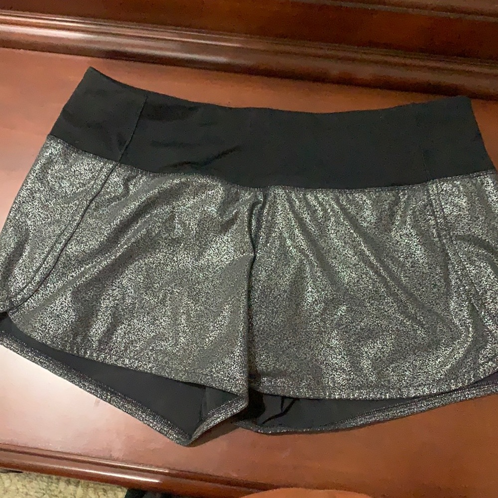 Size 6 lululemon shorts